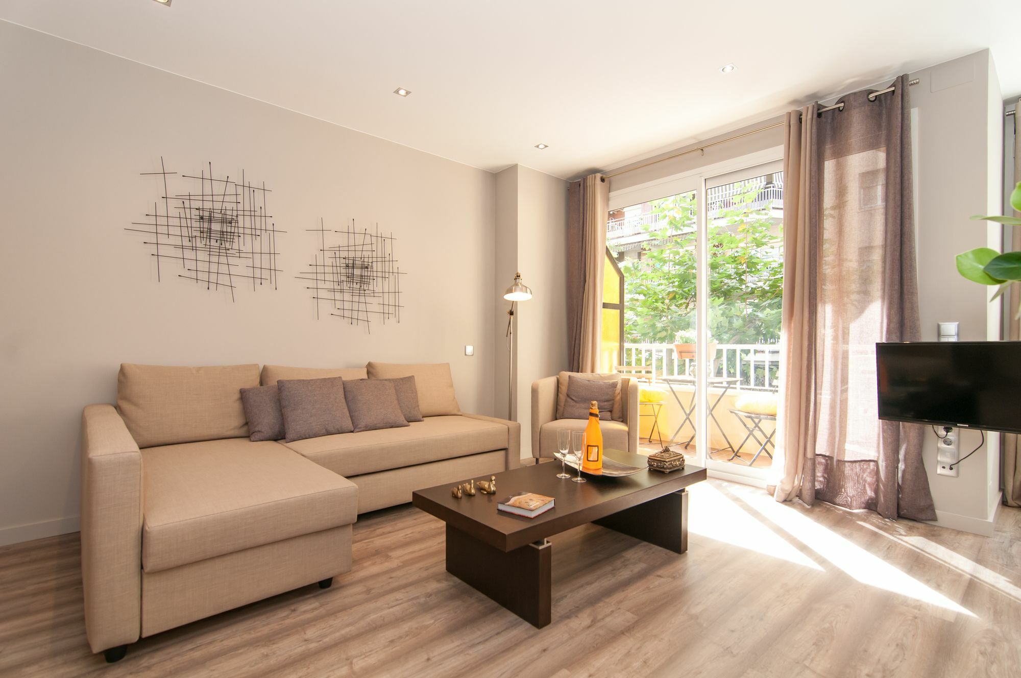 Montaber Apartments - Sagrada Familia Барселона Екстер'єр фото